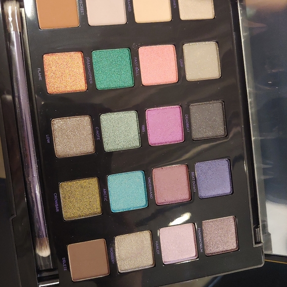 COPY - Urban Decay Vice Pallets - Picture 5 of 5